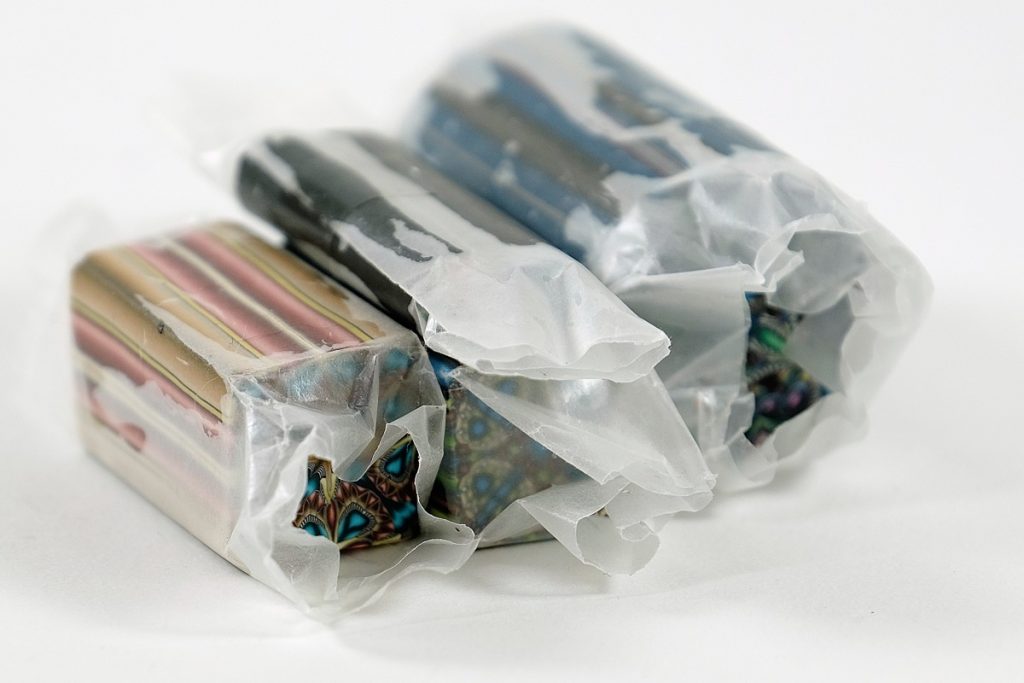 Making sense of Parchment Paper, Plastic Wrap, and Deli Sheets The